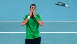 🫣 曼联在过去14场英超客场比赛中每场都至少失一球。他们上一次遭遇更长的客场联赛零封荒还要追溯到1985年9月至1986年4月期间。 来源：The United Stand